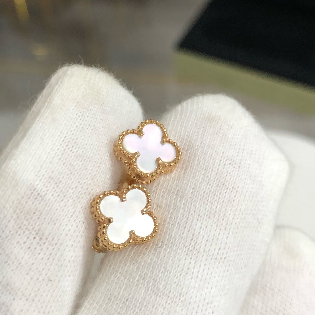 ¡®Jewelicorn¡¯CLOVER MINI GOLD EARRINGS
