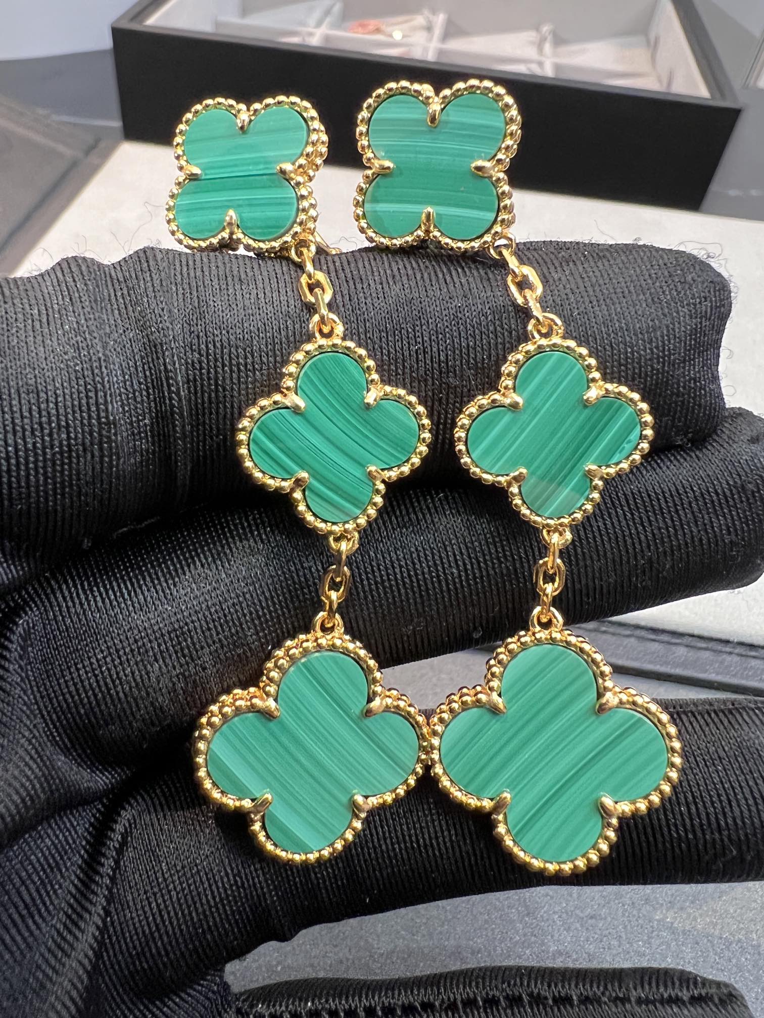 ¡®Jewelicorn¡¯CLOVER MALACHITE 3 MOTIFS GOLD