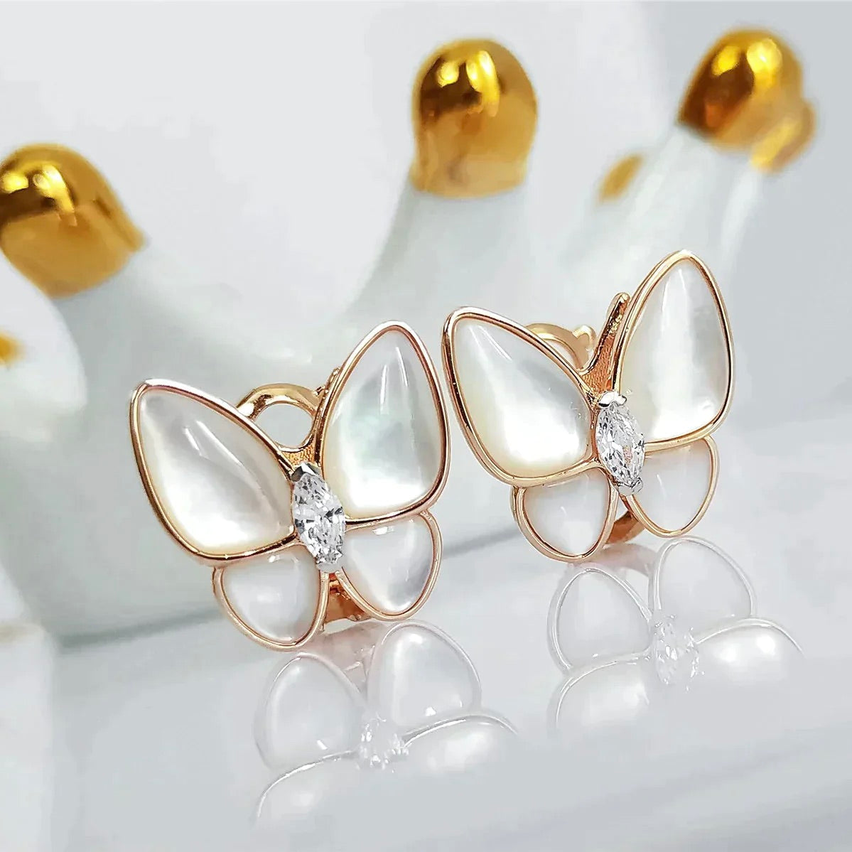 ¡®Jewelicorn¡¯BUTTERFLY MOP DIAMOND EARRINGS