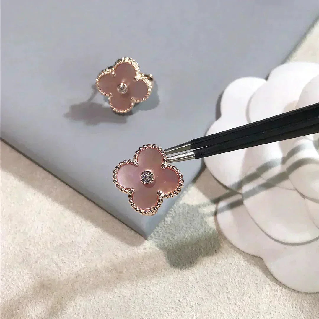 ¡®Jewelicorn¡¯CLOVER MEDIUM 1 MOTIFS  PINK MOP DIAMOND EARRINGS
