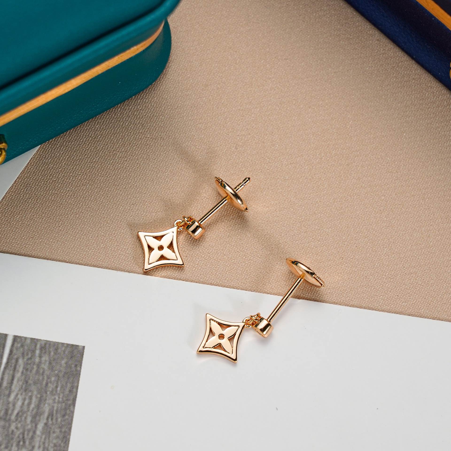 ¡®Jewelicorn¡¯STAR EARRINGS GOLD