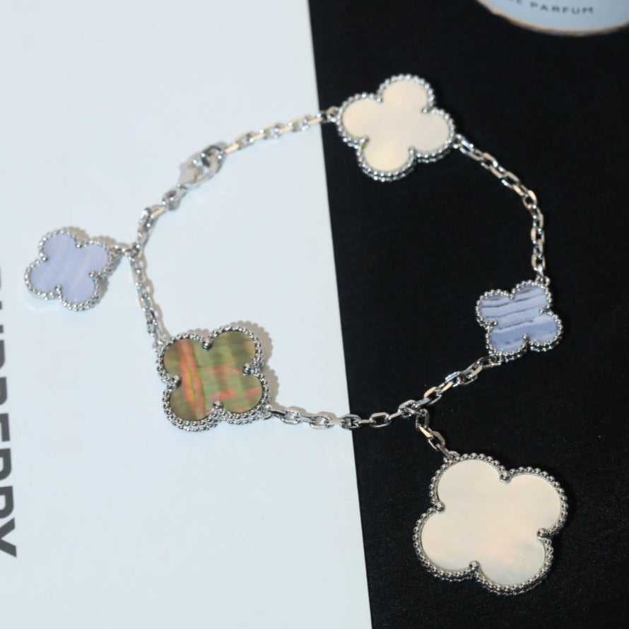 ¡®Jewelicorn¡¯CLOVER BRACELET 5 MOTIFS MOP CHALCEDONY SILVER