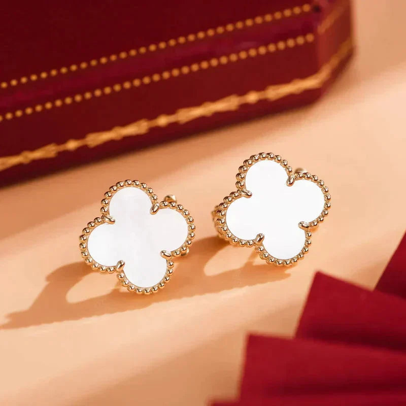 ¡®Jewelicorn¡¯CLOVER MEDIUM 1 MOTIFS  WHITE MOP STUD EARRINGS