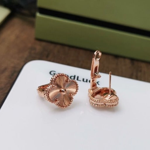 ¡®Jewelicorn¡¯CLOVER MEDIUM STUD EARRINGS