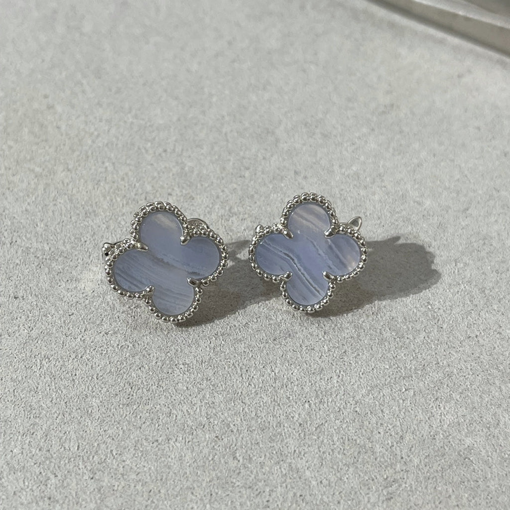 ¡®Jewelicorn¡¯CLOVER CHALCEDONY SILVER STUD EARRINGS