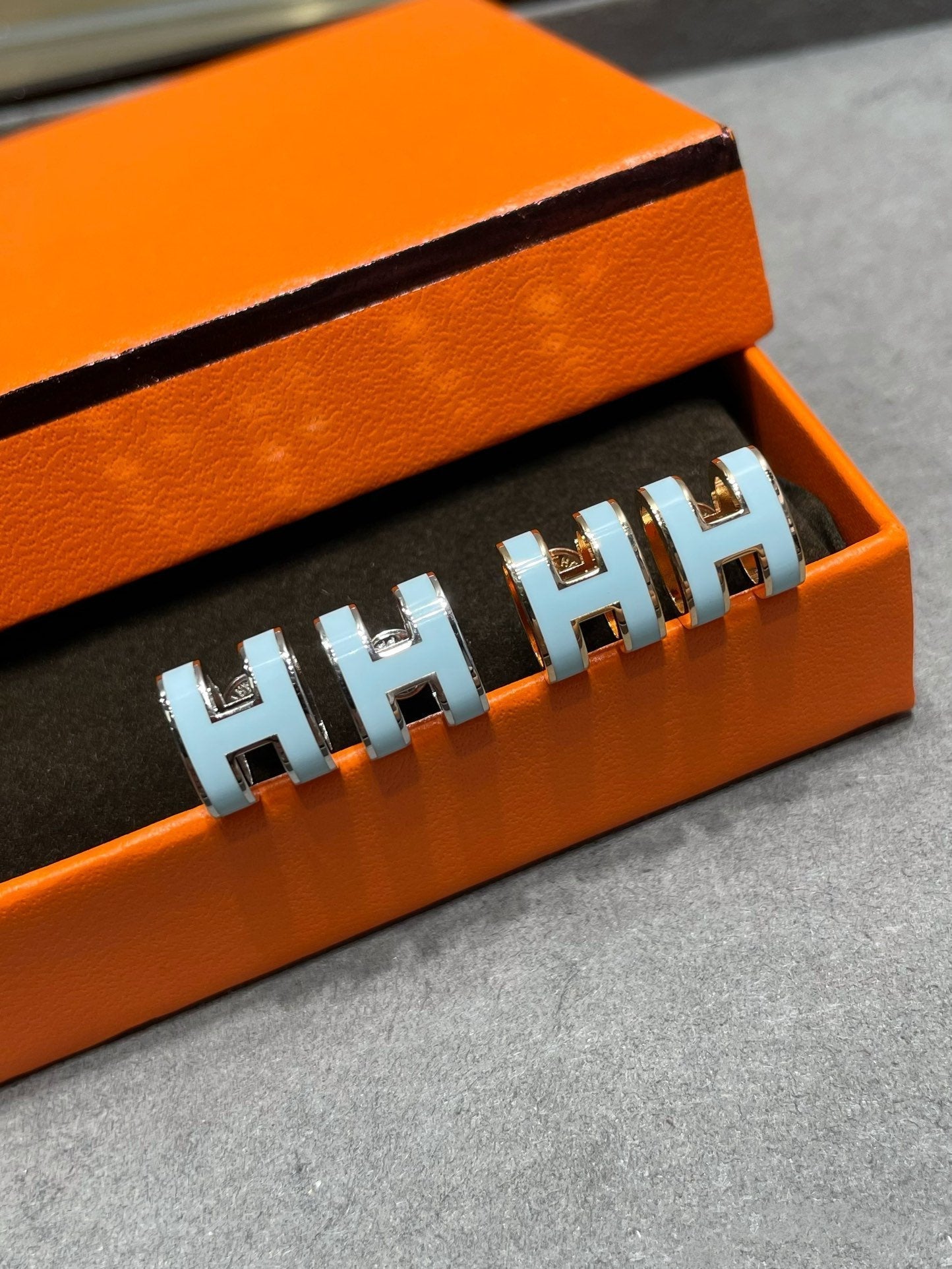 ¡®Jewelicorn¡¯POP H SKY BLUE STUD EARRINGS