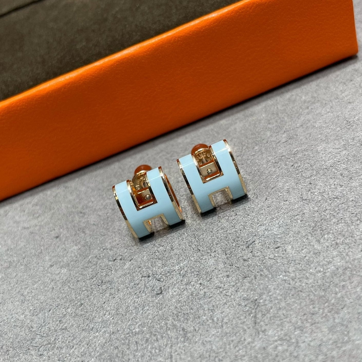 ¡®Jewelicorn¡¯POP H SKY BLUE STUD EARRINGS