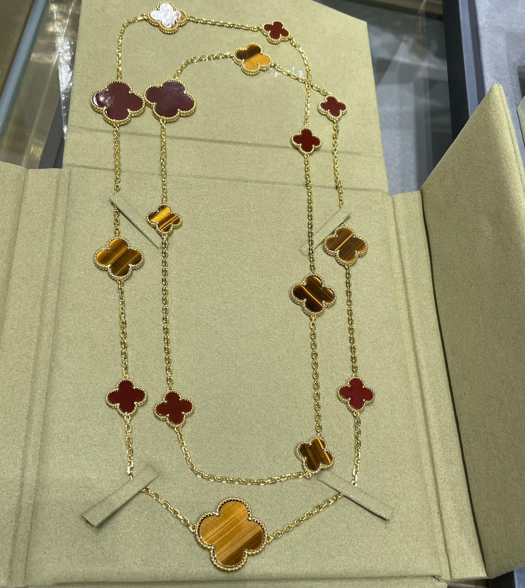 ¡®Jewelicorn¡¯CLOVER 16 MOTIF CARNELIAN TIGER EYE ROSE GOLD NECKLACE