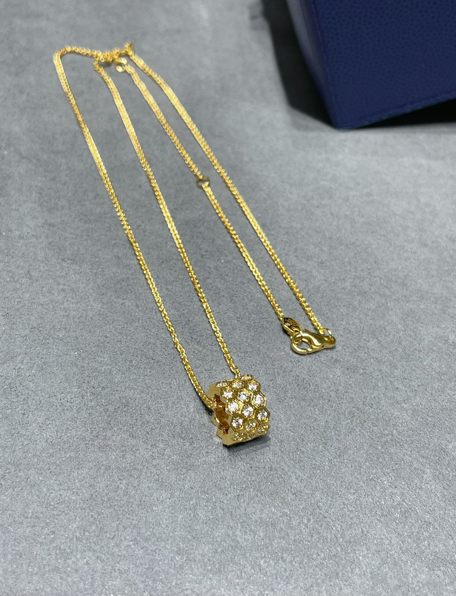 ¡®Jewelicorn¡¯BEE LOVE DIAMOND PAVED 3 ROW NECKLACE