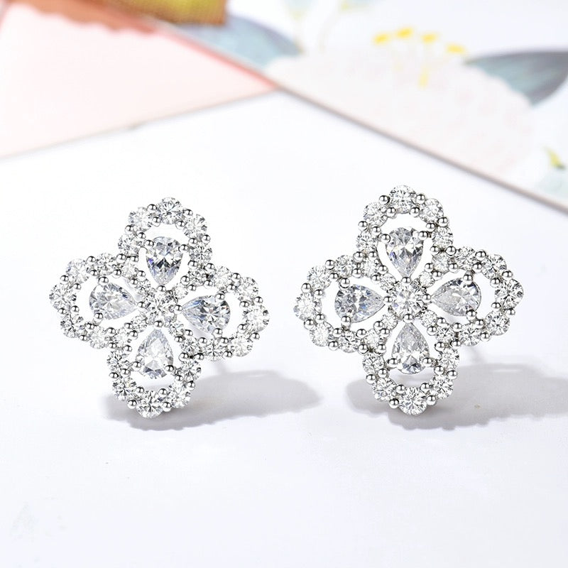 ¡®Jewelicorn¡¯LOOP EARRINGS FULL MOTIF DIAMOND 16MM