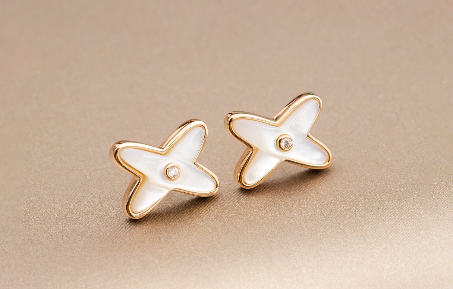 ¡®Jewelicorn¡¯JEUX DE WHITE MOP PINK GOLD DIAMOND EARRINGS